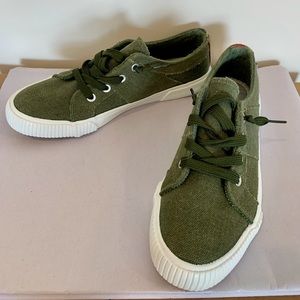 BRAND NEW - women TommyBahamas slipon shoes - s 7